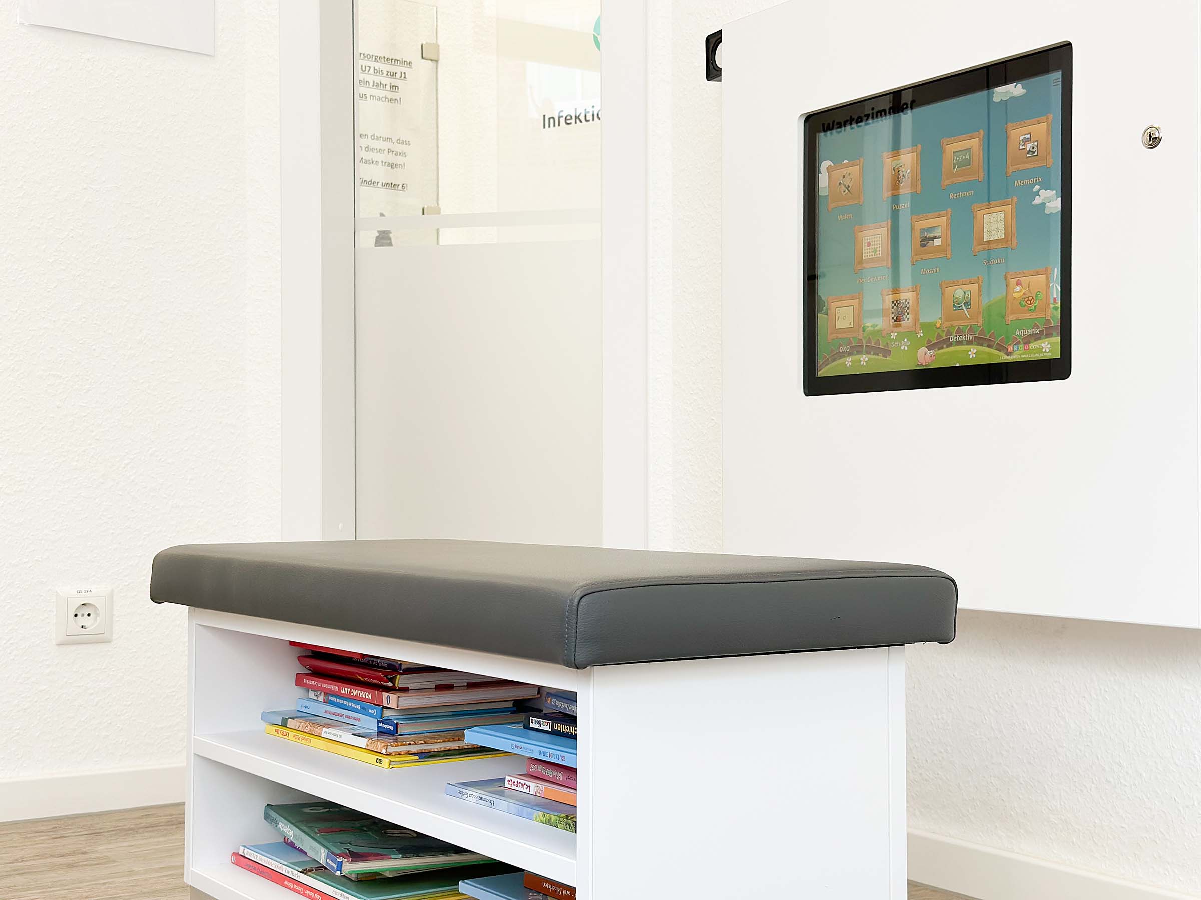Sitzbank im Wartezimmer